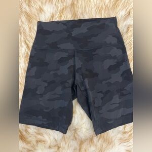 Lululemon Align Shorts 8” – Heritage 365 Camo Deep Coal Multi – Size 8